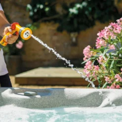 Hozelock Broes Multi Spray Gun -Bijzondere Tuin Verkoop 2669 Close up with 2075 scaled