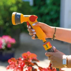 Hozelock Broes Multi Spray Gun -Bijzondere Tuin Verkoop 2669 with 2075 scaled