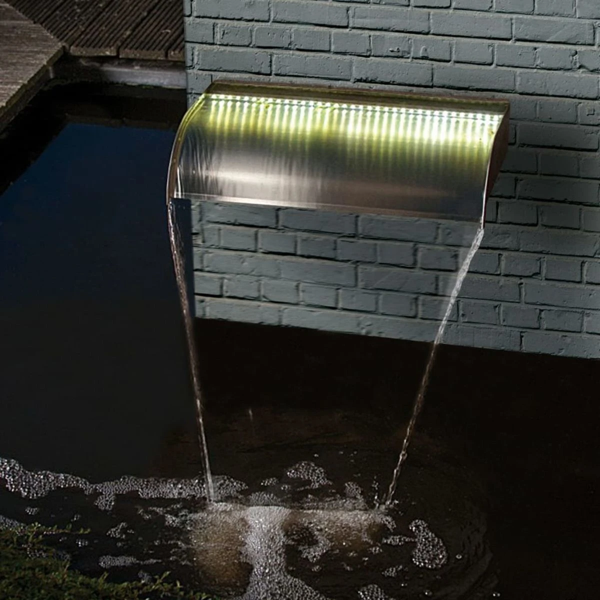 Ubbink Nevada 90 Waterval RVS 13x90x33cm Met LED Verlichting 2 Ubbink Nevada 90 Waterval RVS 13x90x33cm Met LED Verlichting - Afbeelding 2