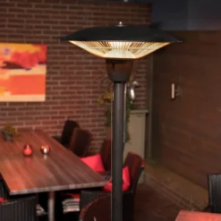 Sunred Terrasverwarmer Heater Barcelona Standing 1500 8 Sunred Terrasverwarmer Heater Barcelona Standing 1500 -Bijzondere Tuin Verkoop BAR 1500S Lifestyle 02 Large