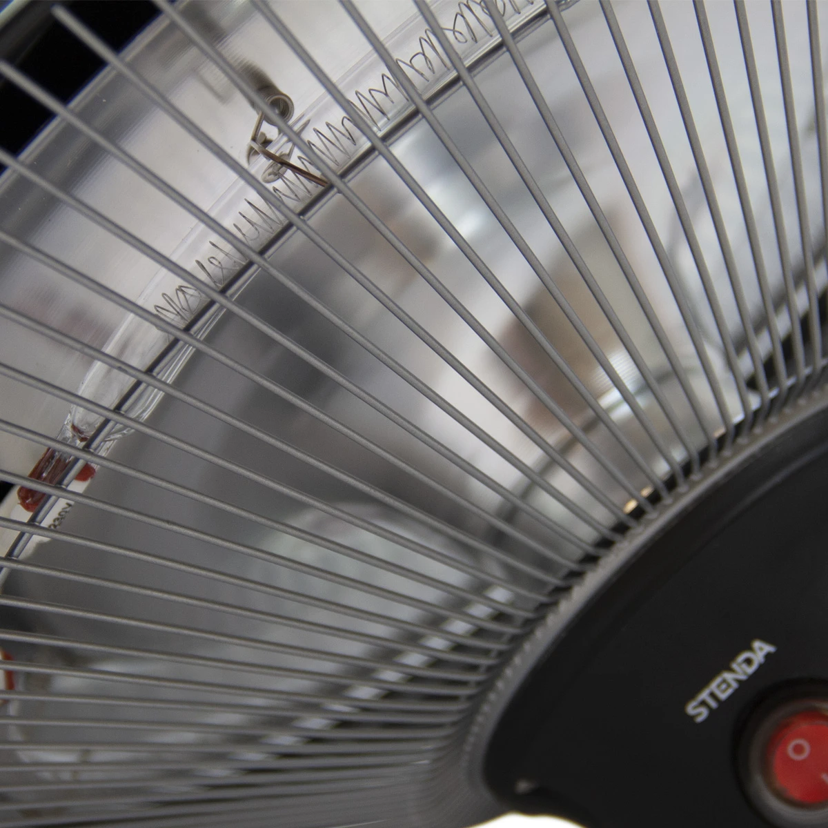 Stenda Hangende Terrasverwarmer Calor Pendura 1500 Watt | Ronde Terrasheater Matzwart Met Afstandsbediening 3 Stenda Hangende Terrasverwarmer Calor Pendura 1500 Watt | Ronde Terrasheater Matzwart Met Afstandsbediening - Afbeelding 3