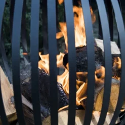 Esschert Vuurbal Strepen Laser Cut Zwart -Bijzondere Tuin Verkoop FF400 45