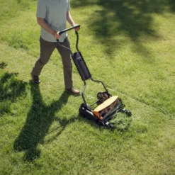 Fiskars StaySharp Max Kooimaaier -Bijzondere Tuin Verkoop Fiskars Garden Action StaySharp Max Reel mower 1000591 1