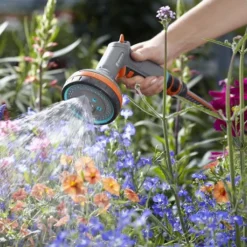 Gardena Multi Broes 7 Gardena Multi Broes -Bijzondere Tuin Verkoop GA150 1999