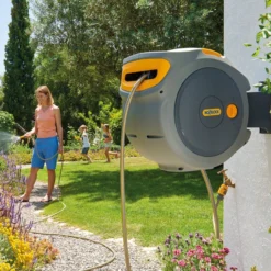 Hozelock AutoReel Slanghaspel Zelfoprollend Incl. 30 M Slang Startset En Tuinspuit 7 Hozelock AutoReel Slanghaspel Zelfoprollend Incl. 30 M Slang Startset En Tuinspuit -Bijzondere Tuin Verkoop Hozelock AutoReel slanghaspel 3 2