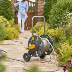 Hozelock Slangenwagen Incl. 30 Mtr Slang, Startset En Tuinspuit 7 Hozelock Slangenwagen Incl. 30 Mtr Slang, Startset En Tuinspuit -Bijzondere Tuin Verkoop Hozelock slangwagen incl 20 mtr slang 1 3