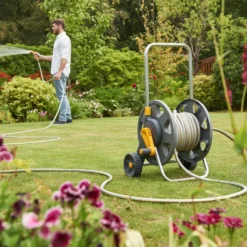 Hozelock Slangenwagen Incl. 30 Mtr Slang, Startset En Tuinspuit 6 Hozelock Slangenwagen Incl. 30 Mtr Slang, Startset En Tuinspuit -Bijzondere Tuin Verkoop Hozelock slangwagen incl 20 mtr slang 2 3