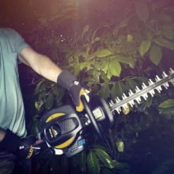 McCulloch Benzine Heggenschaar SuperLite 4528 8 McCulloch Benzine Heggenschaar SuperLite 4528 -Bijzondere Tuin Verkoop fe21e6ce9b9f13105798000709bd5227